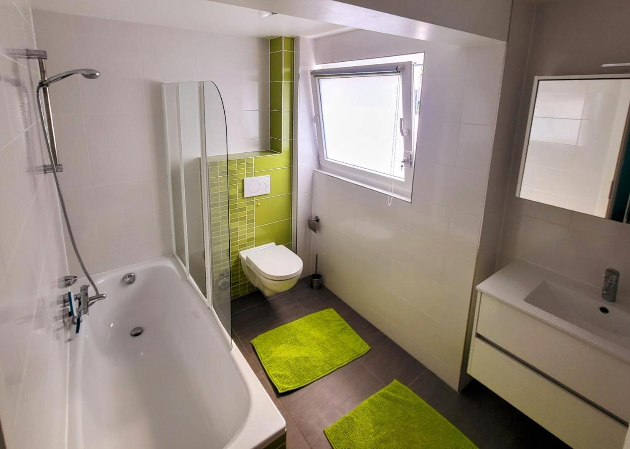 Calm And Modern Apartment Eischen Buitenkant foto