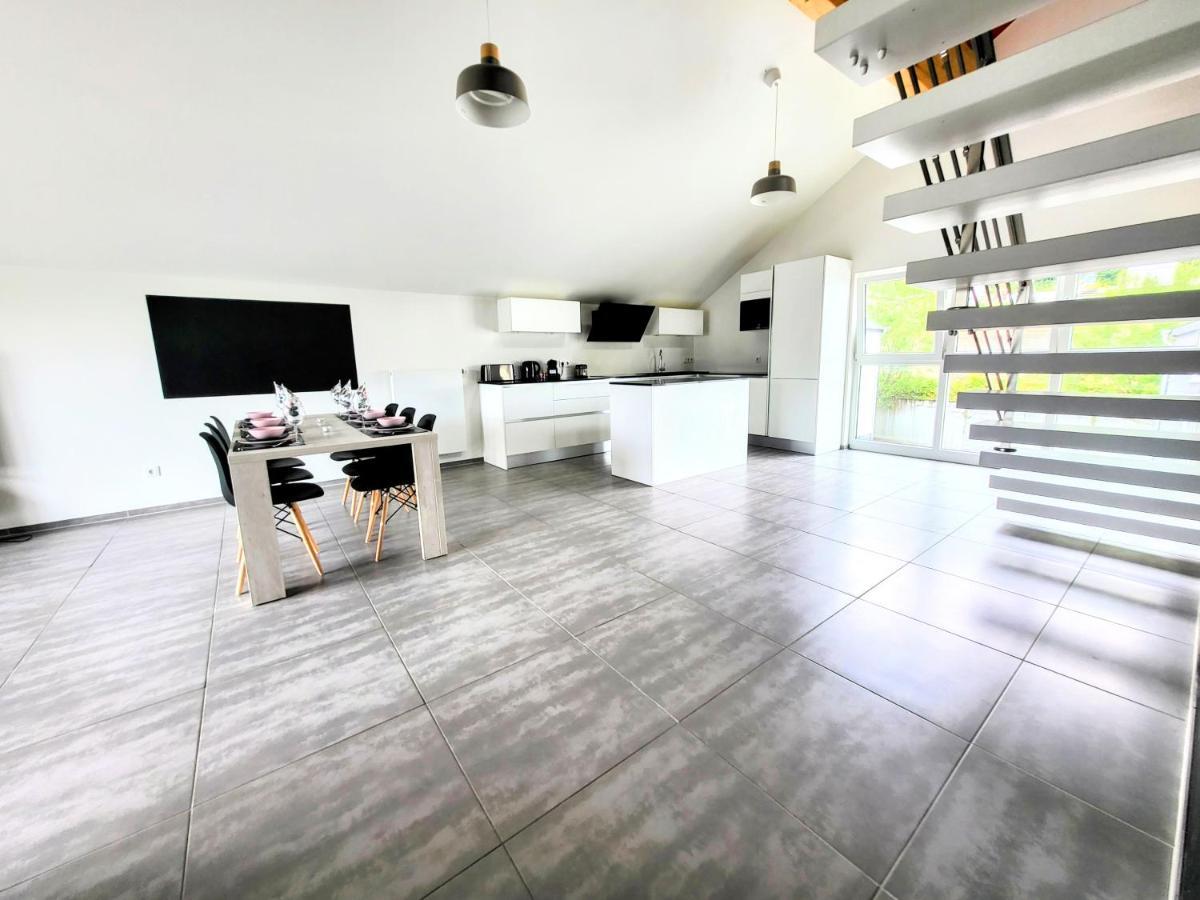 Calm And Modern Apartment Eischen Buitenkant foto